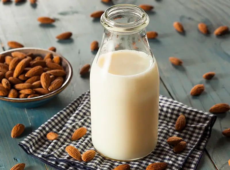 mandelmilch fuer kaffee cappuccino