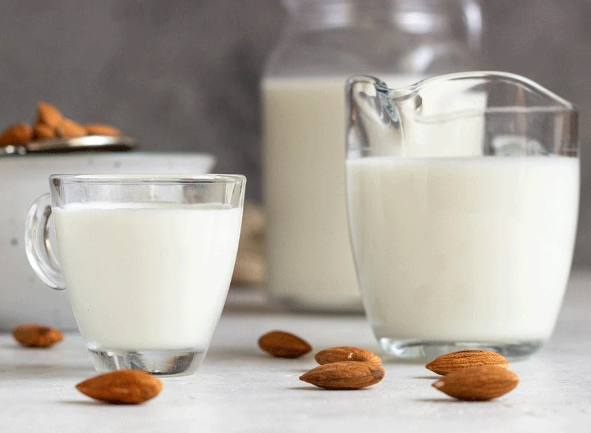 Kaffee mit Mandelmilch – schmeckt das denn?