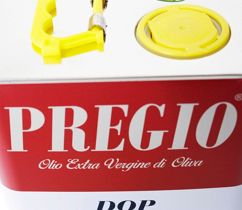 kanister mit olvienöl aus italien