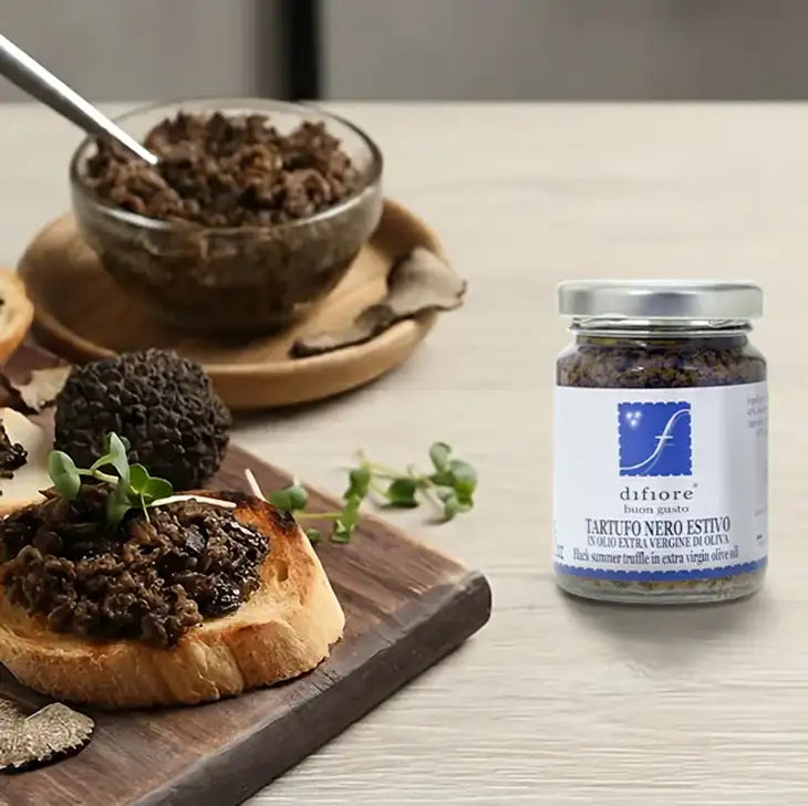 schwarze sommertrueffel paste im glas für pasta und vorspeisen